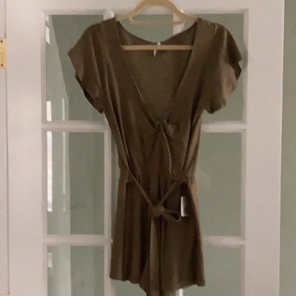 Lowest Posh Price for NWT Free People Ballerina Olive Romper Size XS - Picture 3 of 9
